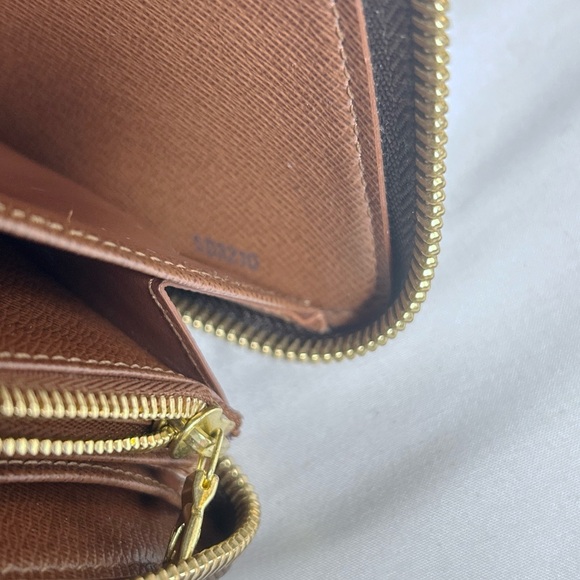 Louis Vuitton Zippy Wallet full size with authentication - Picture 10 of 16